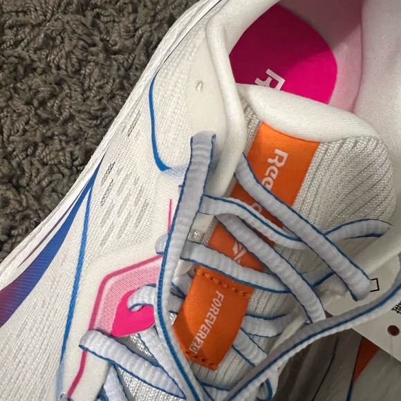 NWOT Reebok forever 2.0 sneakers - Picture 5 of 7